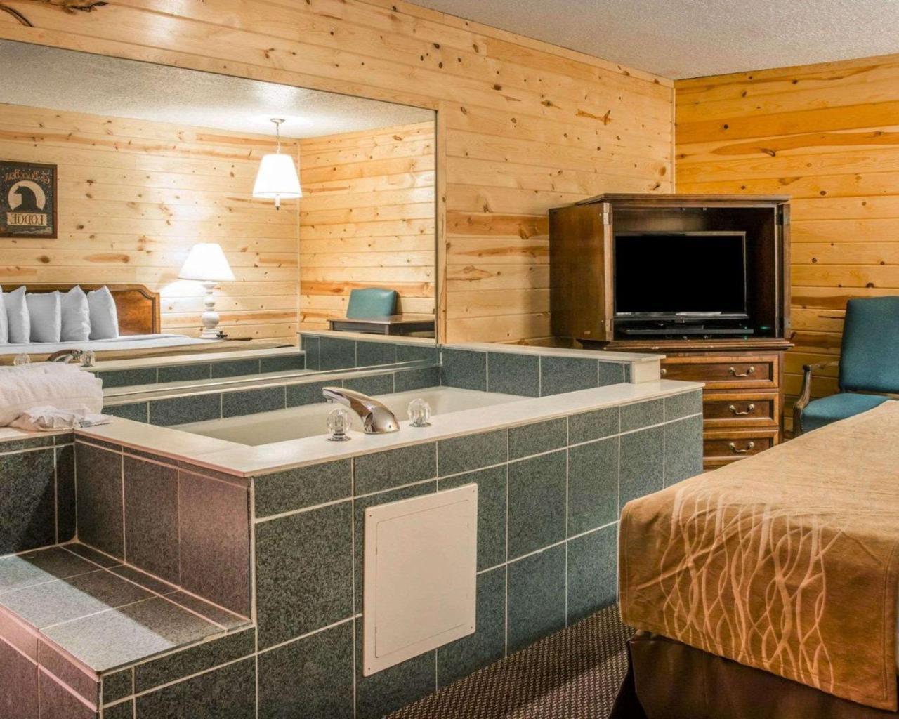 Econo Lodge Bayview Mackinaw City Extérieur photo