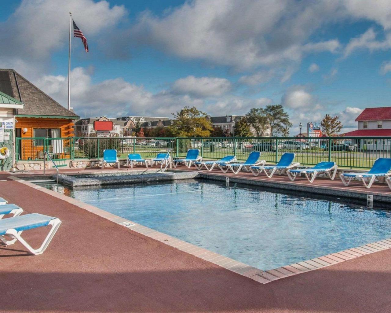Econo Lodge Bayview Mackinaw City Extérieur photo