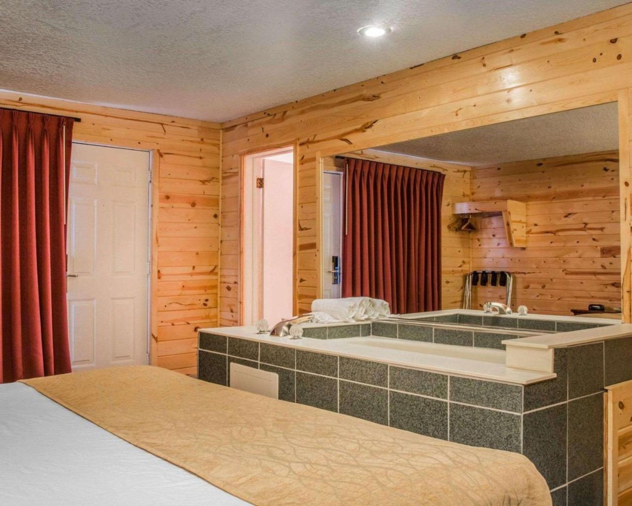 Econo Lodge Bayview Mackinaw City Extérieur photo